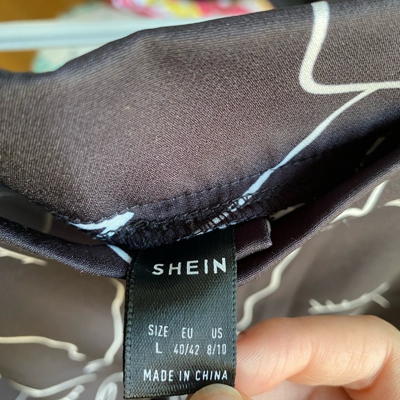 straight leg pants with design - Picture 3 of 3